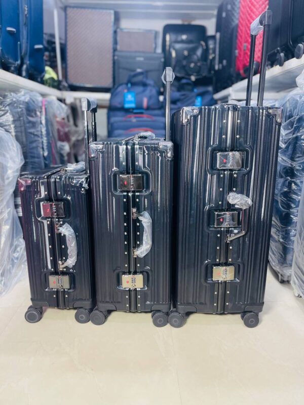 Aluminium frame suitcase set In Black - Vertical Stripe - Image 3