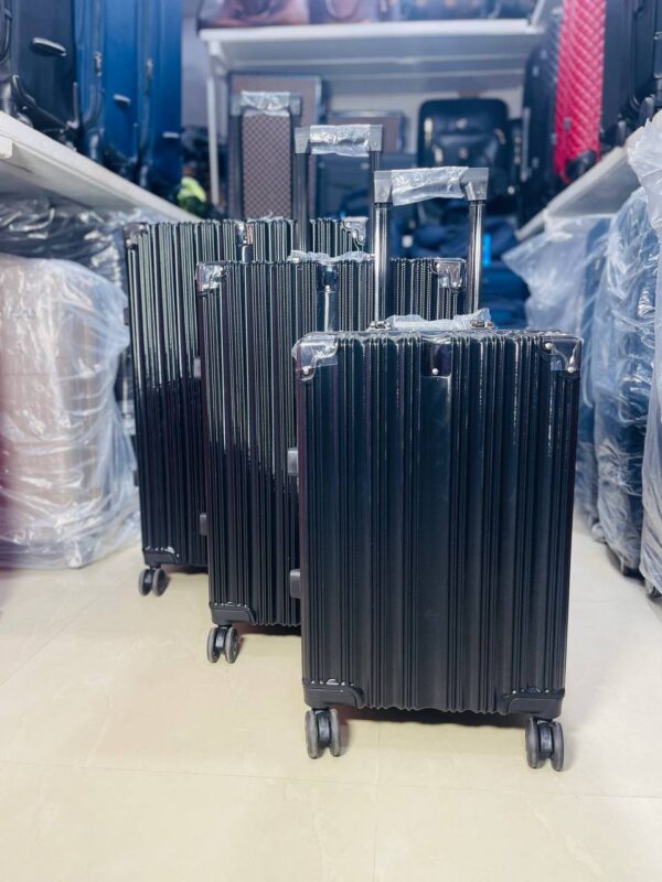 Aluminium frame suitcase set In Black - Vertical Stripe - Image 4